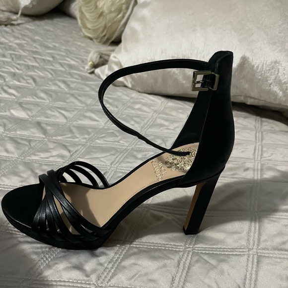 Vincent Camuto - Picture 2 of 3